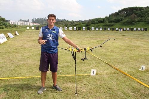 O jovem arqueiro de 18 anos está em período de treinos e competições fora do Brasil em junho / Foto: Divulgação